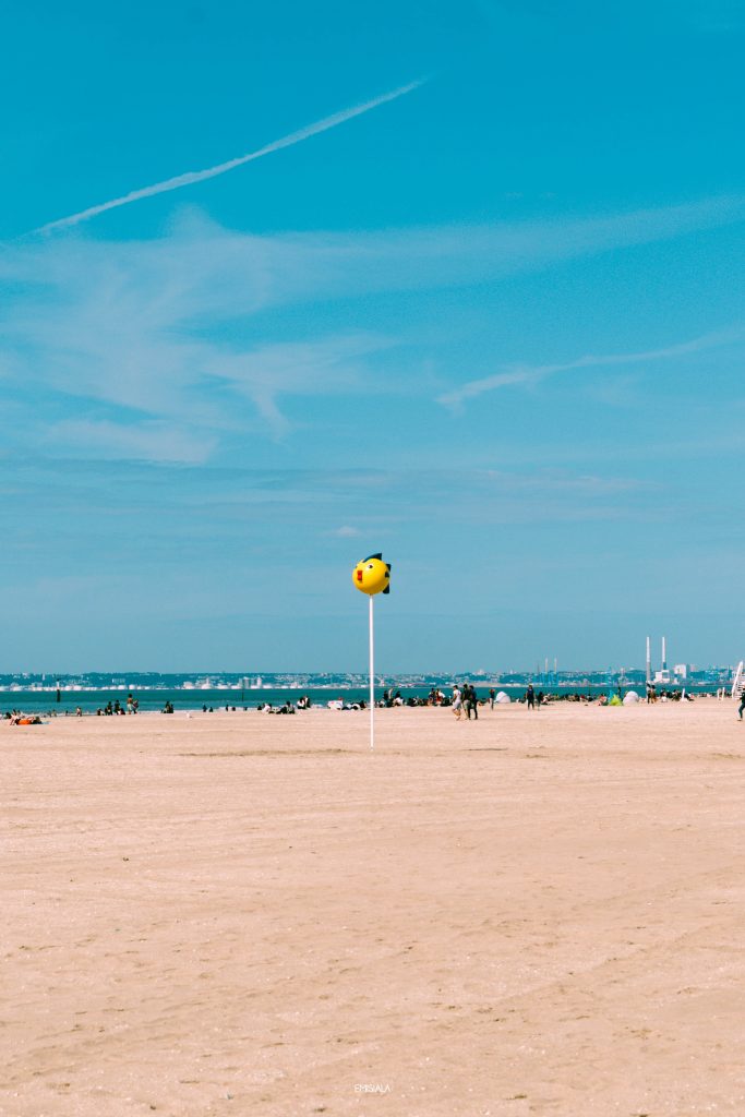 Photographie de la plage de Deauville.
